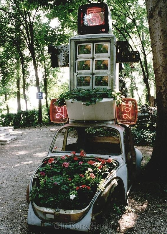 “Marco Polo” by Paik Nam June. Nam June Paik Art Center