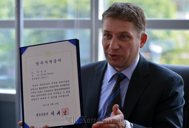 외국인 영주권자 토마스 게예르.<br />이상섭 기자. babtong@heraldm.com 2012.05.23
Vector Korea president Thomas Geyer  Lee Sang-sub/The Korea Herald