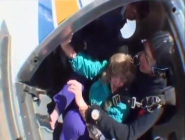 Skydiving adventure turns hellish
(YouTube)