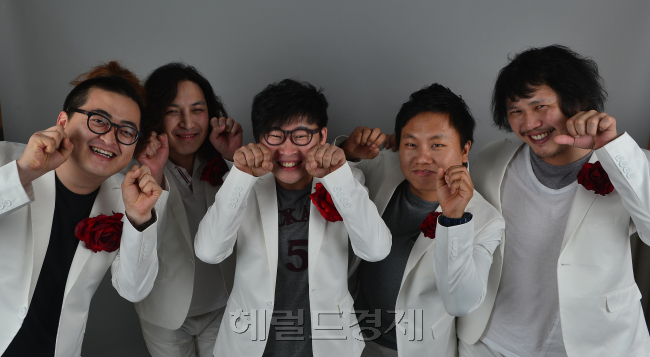 장미여관.<br />이상섭 기자. babtong@heraldm.com 2012.05.22
장미여관.
이상섭 기자. babtong@heraldm.com 2012.05.22