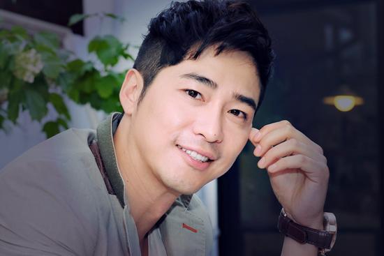 강지환(탤런트,  영화배우)
배우 강지환이 영화 ‘차형사’(감독 신태라)를 통해 호흡을 맞춘 성유리에 대한 애정을 드러냈다.