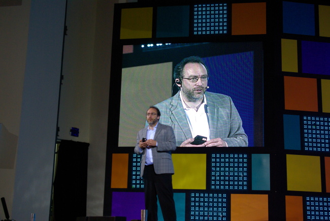 지미 웨일즈 (Jimmy Wales/기업인/미국)
29일 서울대학교 문화관에서 열린 ‘2012 대한민국 학생창업 페스티벌’ 기조 강연자로 나선 웨일즈는 “모두가 이해하고 흥분을 일으킬 만큼 명확한 비전을 제시했기 때문에 위키피디아가 성공할 수 있었다”고 밝혔다.
