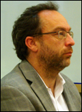 지미 웨일즈 (Jimmy Wales/기업인/미국)
29일 서울대학교 문화관에서 열린 ‘2012 대한민국 학생창업 페스티벌’ 기조 강연자로 나선 웨일즈는 “모두가 이해하고 흥분을 일으킬 만큼 명확한 비전을 제시했기 때문에 위키피디아가 성공할 수 있었다”고 밝혔다.