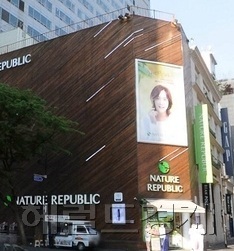 전국에서 가장 비싼 땅값 1위는?  명동 ‘여기’