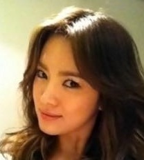 송혜교(탤런트, 영화배우)
배우 송혜교의 최근 셀카가 공개돼 화제를 모으고 있다.