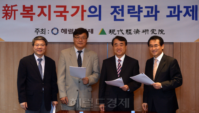 성장-복지 선순환정책좌담회.<br />이상섭 기자. babtong@heraldm.com 2012.05.30
성장-복지 선순환정책좌담회.
이상섭 기자. babtong@heraldm.com 2012.05.30