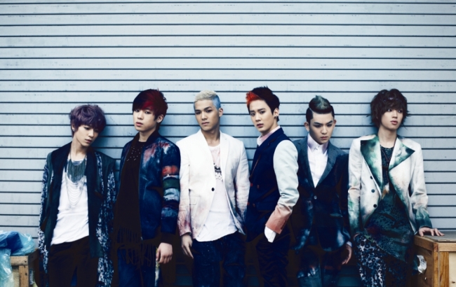틴탑(가수)
아이돌그룹 틴탑(TEEN TOP) 니엘이 학생과 가수를 함께 병행하는 것에 대해 고충을 털어놨다.