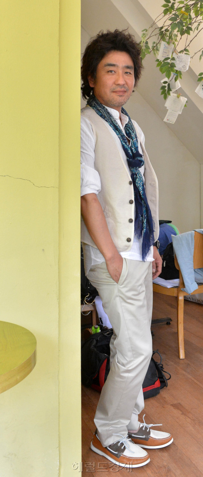 영화배우 류승룡 인터뷰.<br />이상섭 기자. babtongWheraldm.com 2012.05.08
영화배우 류승룡 인터뷰.
이상섭 기자. babtongWheraldm.com 2012.05.08