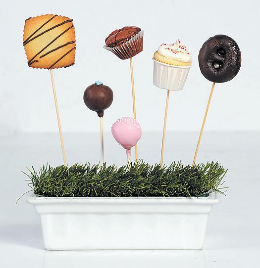 (From left) Mini pastries: Chocolate Hazelnut Pop Tart from Starbucks, Chocolate Cake Pop from Tea Cake Bake Shop, Birthday Cake Pop from Starbucks, Chocolate Brownie bite from Tea Cake Bake Shop, Vanilla Cupcake from Tea Cake Bake Shop, and Double Fudge Mini Donut from Starbucks (Contra Costa Times/MCT)
