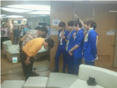 정형돈 90도 인사 “안녕하십니까”…형돈이와 대준이 인피니트 선배 앞에서