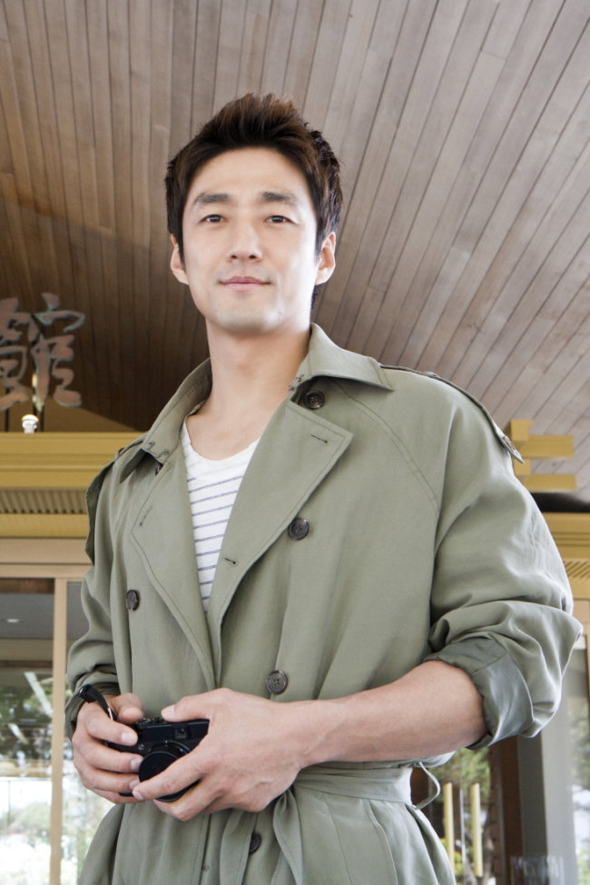 지진희(영화배우)
배우 지진희가 SBS 대작 사극 ‘대풍수’(극본 남선년, 이수연 연출 이용석)에 출연을 확정 짓고 오는 7일 첫 촬영에 돌입했다.