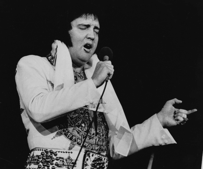 In this May 23, 1977 file photo, Elvis Presley performs in Providence, Rhode Island, three months before his death.   (AP-Yonhap News)