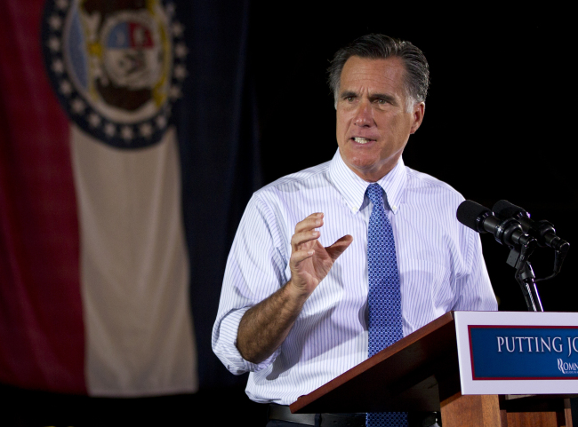 Republican presidential candidate, former Massachusetts Gov. Mitt Romney gestures during a campaign stop at Production Products in St. Louis, Missouri, Thursday.  (AP-Yonhap News)