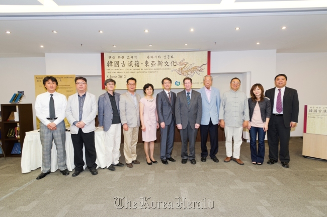 Participants of the launching event for an ancient Korean literary classics online database pose for a photo Friday in Hong Kong. From left: Chang Jae-yong, East Asia Library of UC Berkeley librarian; Kwon Hyuk-chan, City University of Hong Kong (CityU) assistant professor; Han Jeong-hee, Kyungin Publishing Company CEO; Jung Chang-won, Jeju National University professor; Hwang Xiaomei, Central China Normal University vice president; Han Jae-jeuk, culture and press consul of Consulate General of the Republic of Korea in Hong Kong; Arthur Ellis, CityU provost;  Dr. Csze Chi Ching of CityU; Cheng Pei-kai, director of CityU’s Chinese Civilization Center; Julia Han Ji-yeon, instructor in the department of Chinese, Translation and Linguistics at CityU; and Steve Ching Hsianghoo, CityU professor. City University of Hong Kong