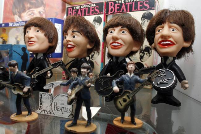 <YONHAP PHOTO-1782> (FILES) - Picture taken on May 28, 2009 shows figures of the "Beatles" on display during a press preview of the "Beatlemania" exhibition on May 28, 2009 in Hamburg, northern Germany. The museum in the Hamburg red-light district where the Fab Four first exploded on to the pop scene nearly five decades ago is shutting its doors this month, it said on June 7, 2012. AFP PHOTO DDP/ROLAND MAGUNIA GERMANY OUT../2012-06-07 22:25:01/ <저작권자 ⓒ 1980-2012 ㈜연합뉴스. 무단 전재 재배포 금지.>
Figures of the “Beatles” are on display during a press preview of the “Beatlemania” exhibition in Hamburg, northern Germany, in May 2009.    AFP-Yonhap News