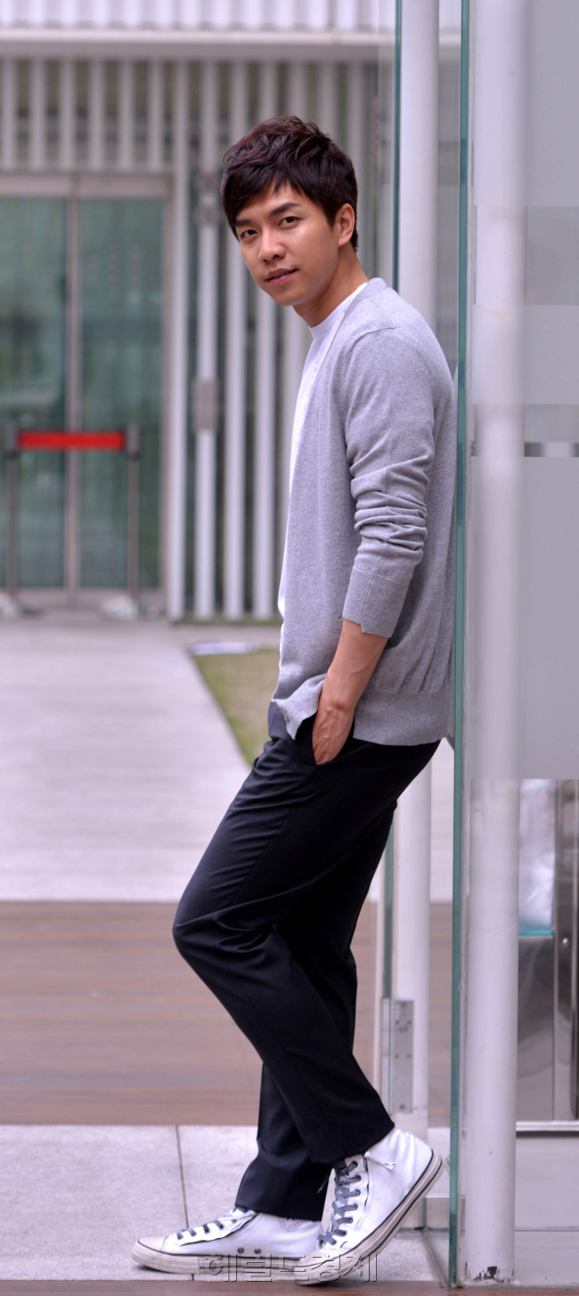 이승기 인터뷰.<br />이상섭 기자. babtong2heraldm.com 2012.06.08
이승기 인터뷰.
이상섭 기자. babtong2heraldm.com 2012.06.08