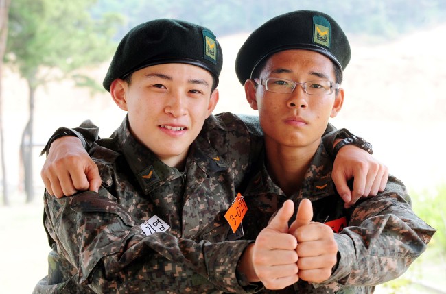 Cadet officers Bae Jun-hyeong (right) and Han Ki-yeop  Yonhap News