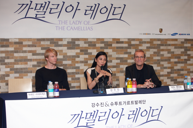 ‘까멜리아 레이디’ 기자간담회 현장. 왼쪽부터 마레인 라데마케르, 강수진, 리드 앤더슨.
［사진제공=크레디아］