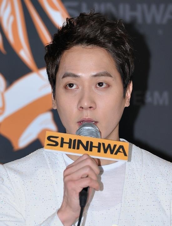 앤디(가수/소속그룹-신화)
남성 아이돌그룹 신화의 앤디가 야심차게 준비한 신인그룹을 소개했다.