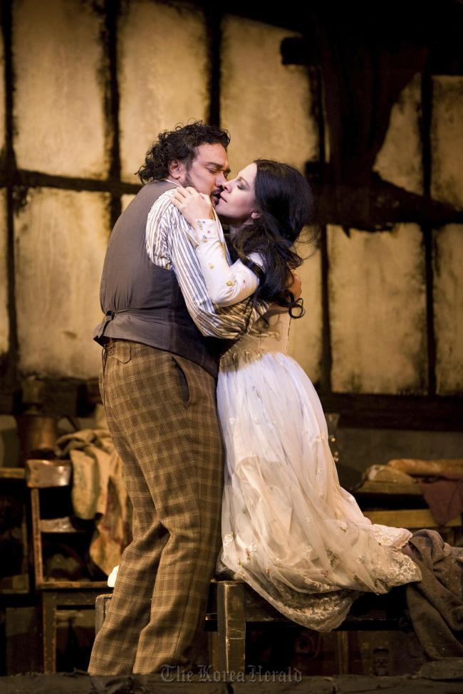 World famous soprano Angela Gheorghiu (right) will play Mimi in outdoor opera “La Boheme” in Seoul in August. ADL