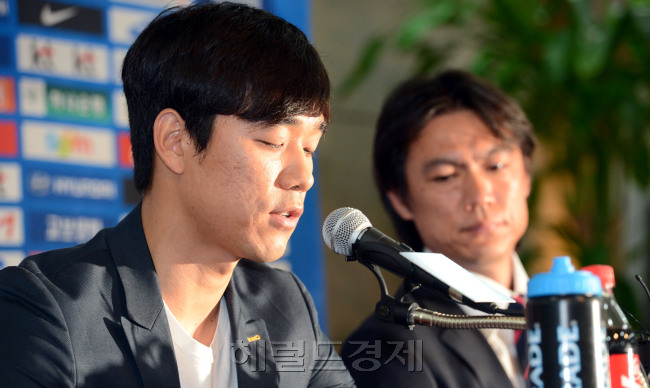 축구선수 박주영 심경발표 기자회견_13일 오전 서울 종로구 축구협회 1층 로비./ 안훈기자 rosedale@ 2012.06.13
축구선수 박주영 심경발표 기자회견_13일 오전 서울 종로구 축구협회 1층 로비./ 안훈기자 rosedale@ 2012.06.13