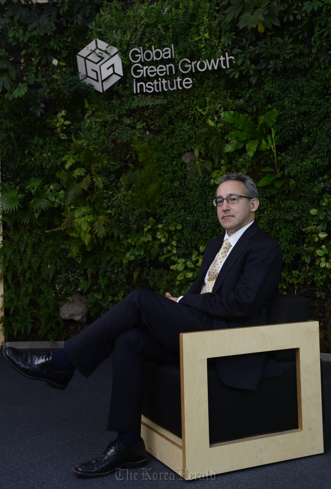 GGGI executive director Richard Samans. (Park Hae-mook/The Korea Herald)