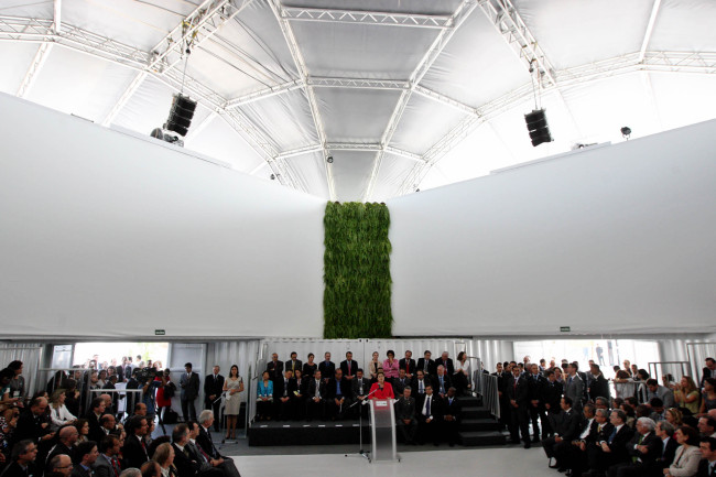 Dilma Rousseff, president of Brazil, speaks at the opening ceremony of the Brazil Pavilion for the Rio+20 United Nations sustainable development summit in Rio de Janeiro Wednesday.  (Xinhua-Yonhap News)