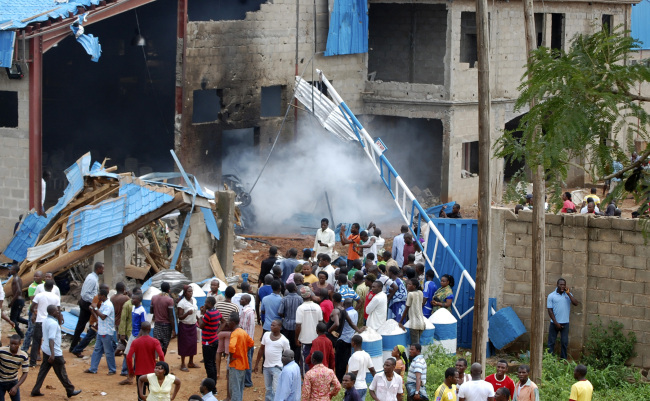 People gather outside a church following a blast in Kaduna, Nigeria, Sunday.  (AP-Yonhap News)