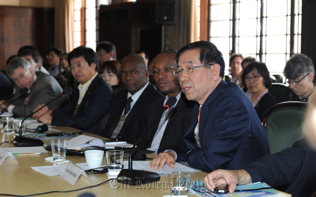 Seoul Mayor Park Won-soon speaks at a WMCCC meeting in Belo Horizonte, Brazil, on Sunday.  Seoul Metropolitan Government