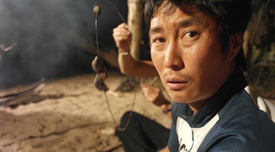 김병만(개그맨)
김병만이 출연중인 SBS ‘정글의 법칙’에서 한 말이다. 그는 ‘정글의 법칙'에서 아프리카의 나미비아, 파푸아 섬, 바누아트의 가오리섬을 찾아 야생적인 면을 보여주고 있다. 아직 방송되지는 않았지만 시베리아에도 갔다왔다. 김병만은 JTBC ‘이수근 김병만의 상류사회‘보다는 ‘정글의 법칙’에서 몸을 사용하는 도전으로 의미를 만들어내고 있다.