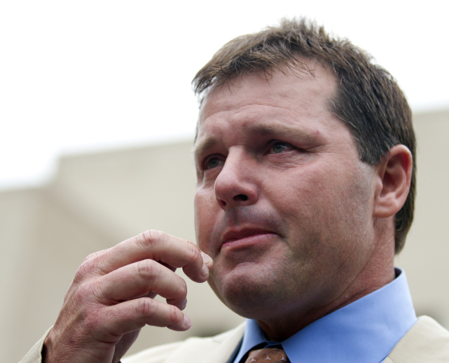 Roger Clemens speaks to the media in Washington, D.C., on Monday.  (AP-Yonhap News)