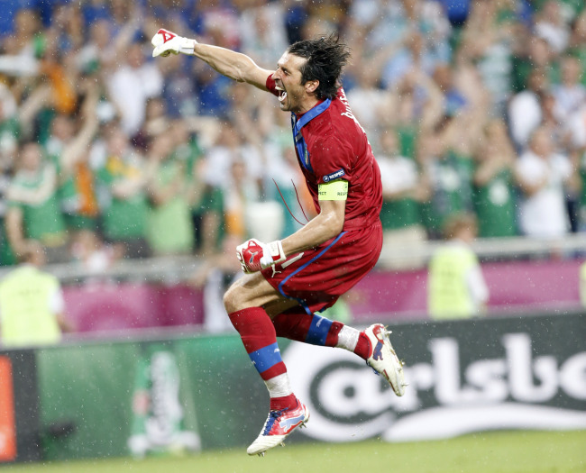 Italy goalkeeper Gianluigi Buffon celebrates his side’s win.  (AP-Yonhap News)