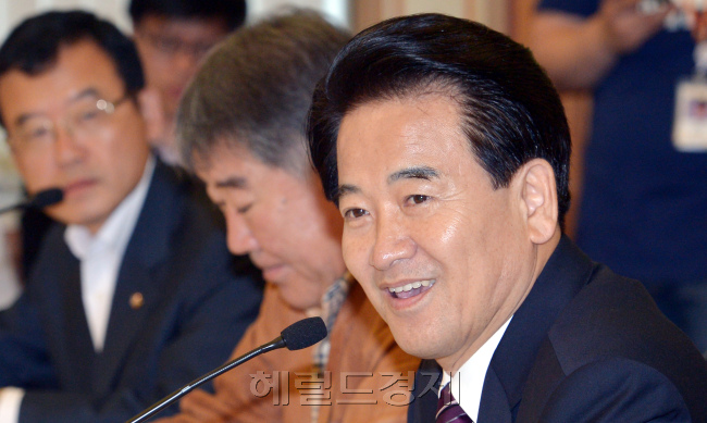 민주통합당 정치개혁모임이 19일 국회에서 제5차 대선주자에게 듣는다 정동영 상임고문을 초청 간담회를 하고 있다. 박현구 기자phko@heraldm.com 2012.06.19