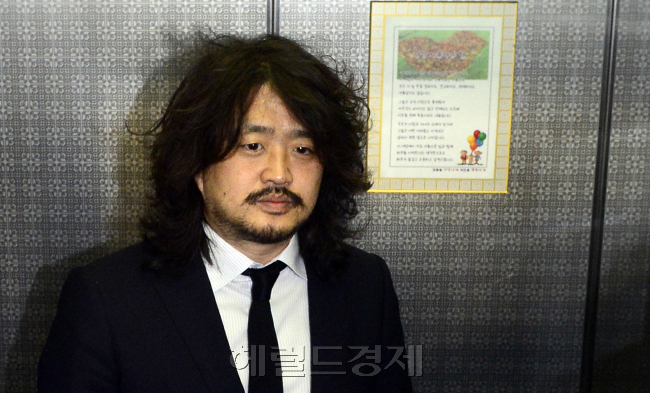 김어준(신문인)
김어준 딴지일보 총수와 주진주 시사인 기자가 20일 선거법 위반혐의로 검찰에 송치됐다.