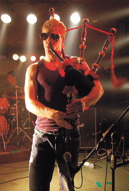 Chanter’s Alley bagpipe player Trevor Gardner
The “CLASH” event ― with the tagline “Two worlds collide for the greater good” ― aims to bring together not only the expat and Korean communities, but also two different musical styles, to provide support for victims of sexual violence in Africa.
A percentage of the proceeds raised from the event at Freebird in Hongdae from 7:30 p.m. to midnight will go to the Nabi (Butterfly) Fund to help women who are the victims of war and violence around the world.