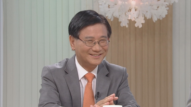 이원복(만화가, 교수)
올해로 만화인생 50주년을 맞는 이원복 덕성여대 석좌교수가 오는 24일 방송되는 ‘JTBC ‘신예리 강찬호의 직격토크’에 출연했다.