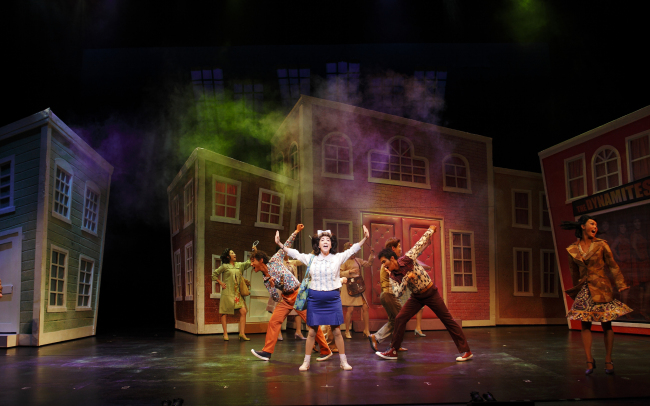 A scene from the musical “Hairspray“(Seensee Company)