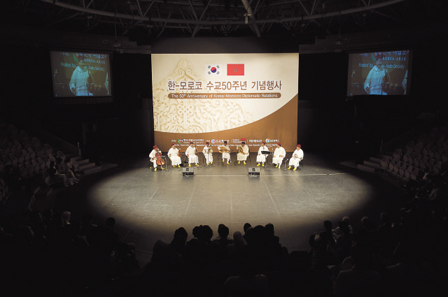 The Moroccan Andalusian orchestra, Chabab Al Andalous, performs
at the National Theater of Korea for the Arab Cultural Festival in Seoul on Tuesday. (Korea-Arab Society)