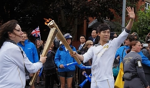 이승기, 가수, 탤런트/이승기 성화 봉송 참여 “세계인의 축제 동참해서 영광”