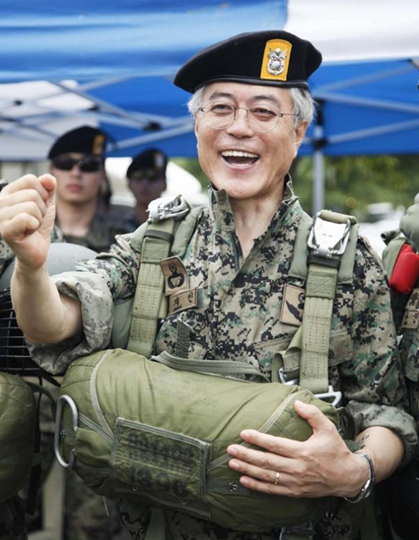 문재인, 민주통합당 (국회의원), 혁신과 통합 (상임대표)/문재인 특전사복 입고 “강한 남자된 건…”