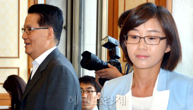 25일 국회에서 통합진보당 심상정 전 대표가 발의한 쌍용차 문제 해결을 위한 국회의원모임 발족식에 강기갑 통합진보당 혁신비대위원장,박지원 민주통합당 원내대표, 남경필 새누리당 의원이 참석하고 있다. 박현구 기자phko@heraldm.com 2012.06.25