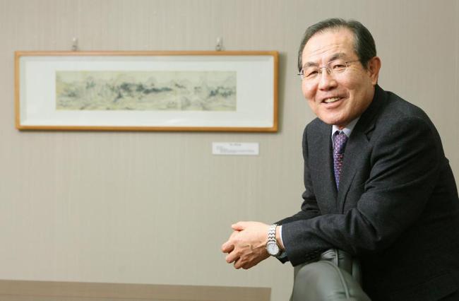 윤동한, 한국콜마 (대표이사 회장)/윤동한 한국콜마 회장 “규격화된 한약 공급해 위축된 한방시장 살릴 것”