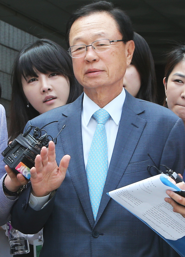 박희태, 전 국회의원/'돈봉투 사건' 선고공판 마친 박희태/(연합)