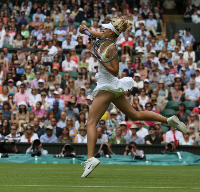 Maria Sharapova returns a shot against Anastasia Rodionova.  UPI-Yonhap News