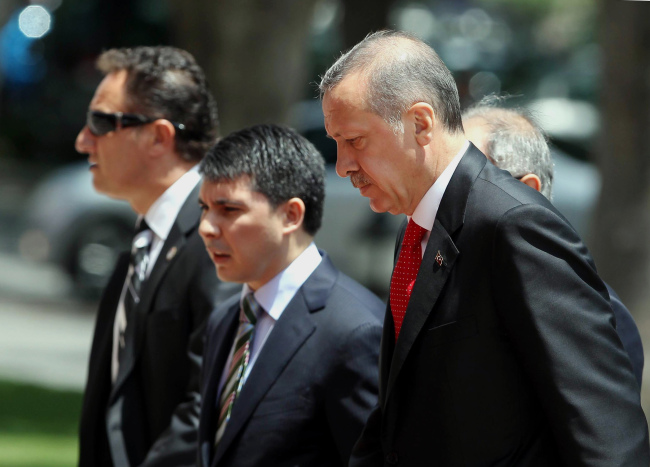 Turkish Prime Minister Recep Tayyip Erdogan (right) arrives for a cabinet meeting in his office in Ankara on Monday.     (AP-Yonhap News)