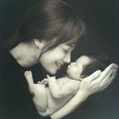양은지, 가수/ 양은지 둘째딸 안고 미소 “아름다워“