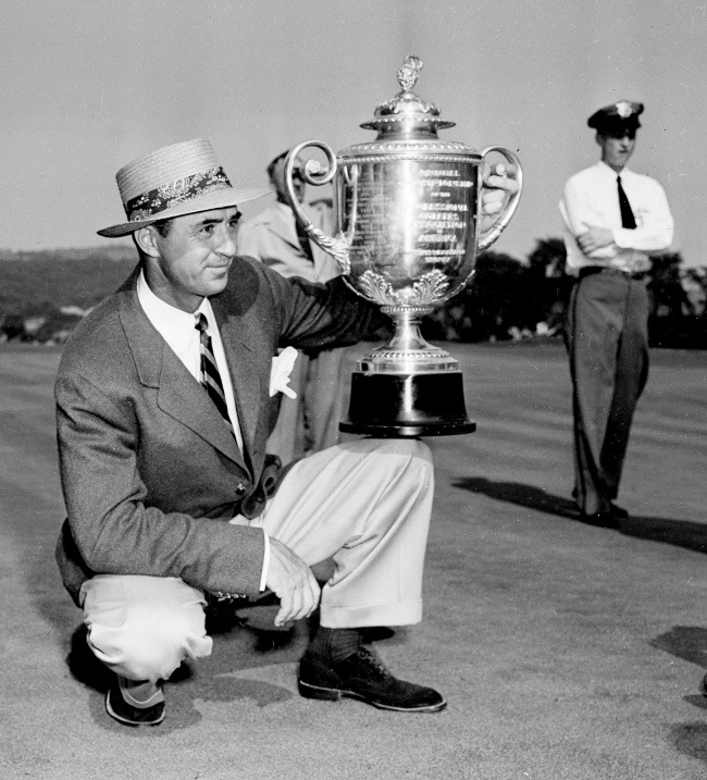 Sam Snead posing with the PGA Championship trophy after winning his third championship at Oakmont Country Club in 1951.  (AP-Yonhap News)