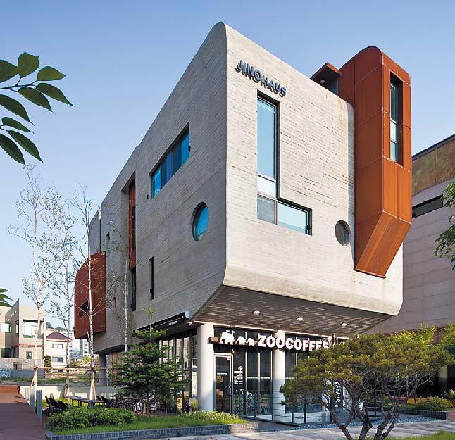 Jino Haus seen from pedestrian street (Phillip Architects)