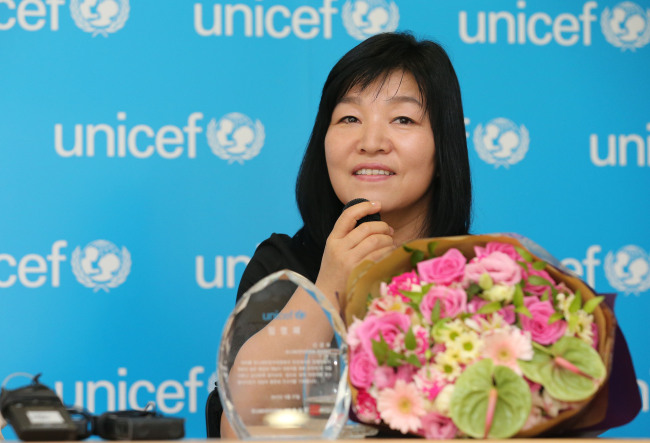 Author and newly appointed UNICEF Goodwill Ambassador Shin Kyung-sook speaks during a press conference in Seoul on Wednesday.  (Yonhap News)