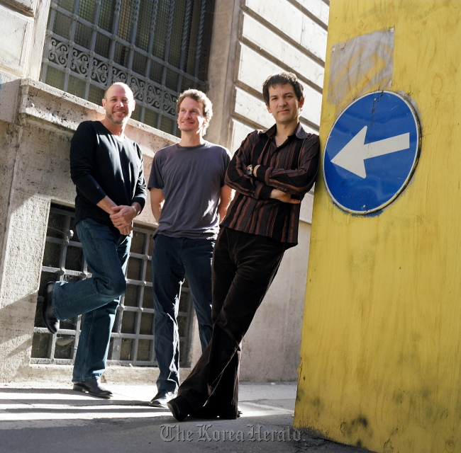 Jazz pianist Brad Mehldau (right) poses with his trio members, drummer Jeff Ballard (left) and bassist Larry Grenadier.  Private Curve